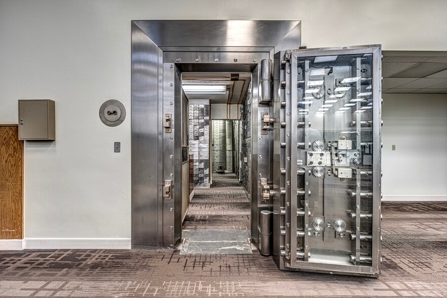 More Photos Of 5950 E Admiral Pl, Tulsa Lodge Meeting Hall For Sale