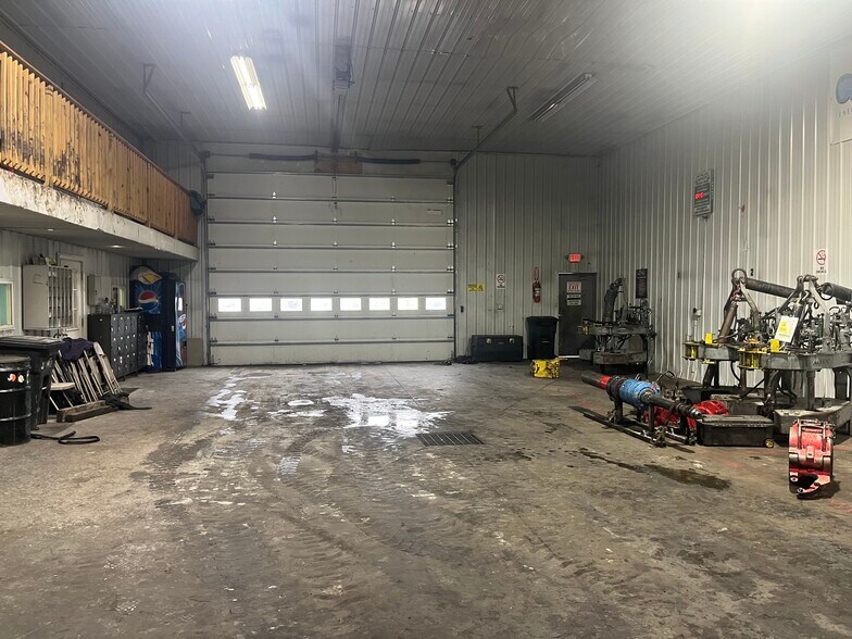 More Photos Of 2807 W Chestnut St, Washington Industrial For Lease