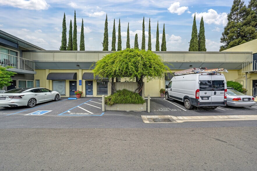 More Photos Of 2398 Fair Oaks Blvd, Sacramento Office For Sale