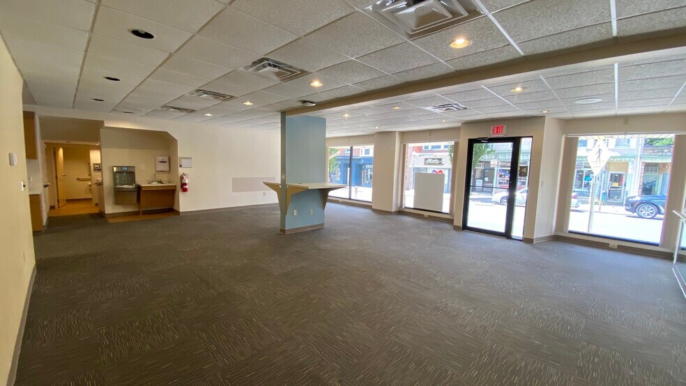 More Photos Of 39 S Main St, Nazareth General Retail For Lease