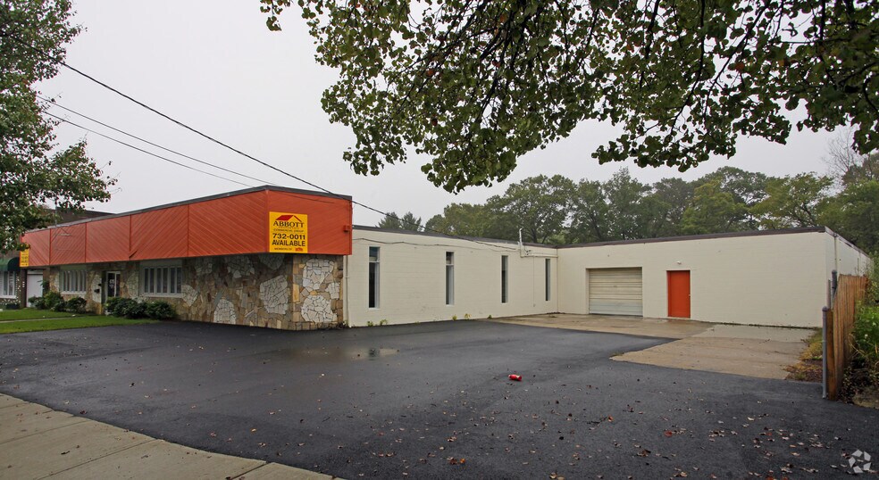 Primary Photo Of 675 W Shore Rd, Warwick Showroom For Lease