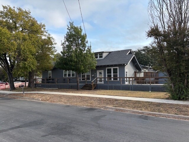 More Photos Of 408 W University Ave, Georgetown General Retail For Lease