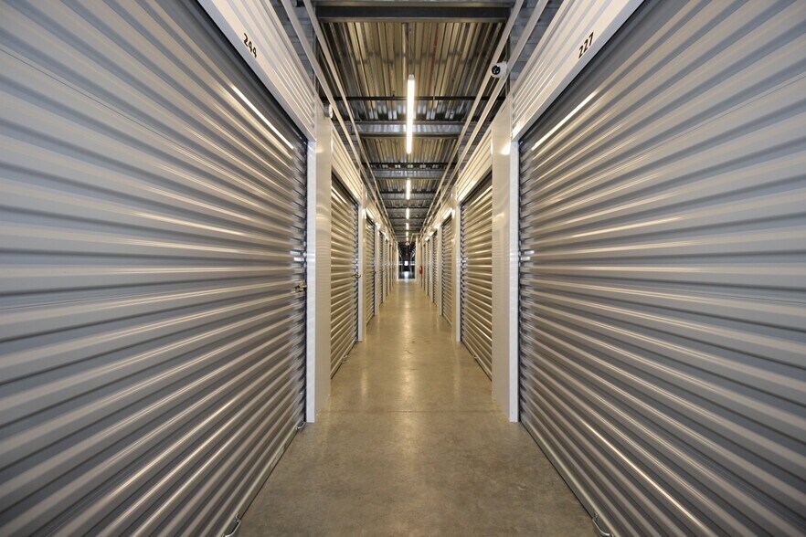 More Photos Of 2326 N Germantown Pky, Cordova Self Storage For Sale