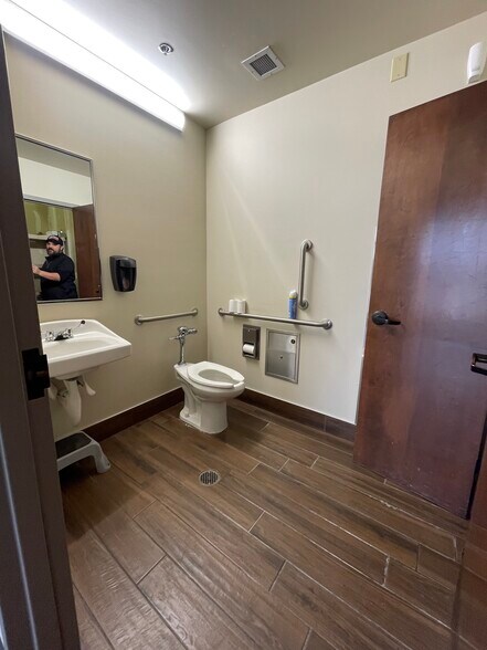 More Photos Of 5220 N Hwy 167, Catoosa Freestanding For Sale