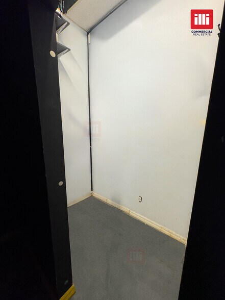 More Photos Of 16923 Vanowen St, Van Nuys Unknown For Lease