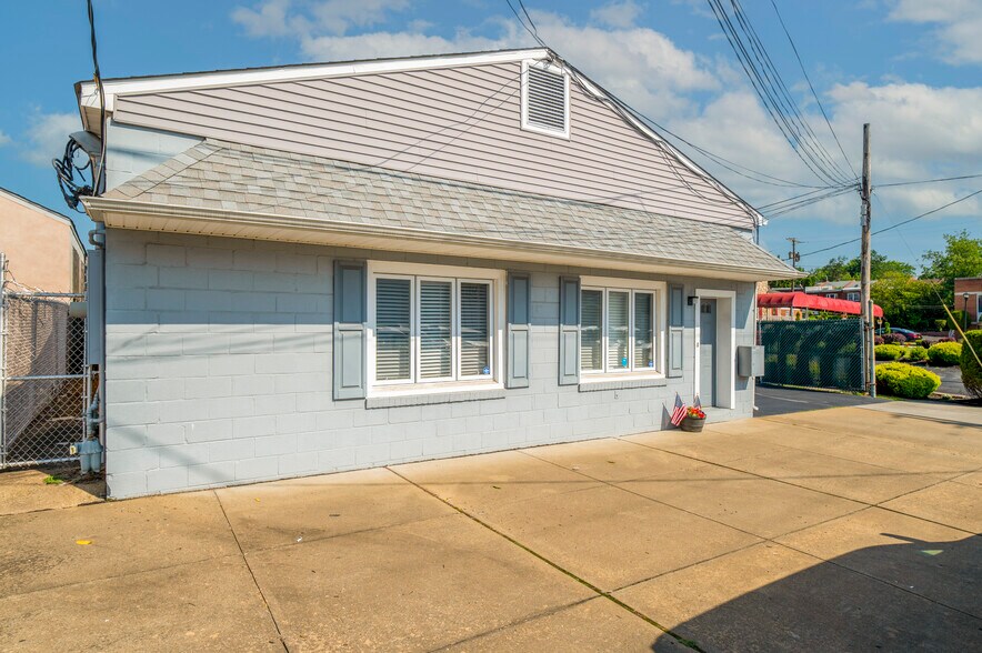 More Photos Of 101 N Gray Ave, Wilmington Medical For Sale