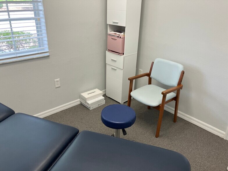 More Photos Of 2527 Windguard Cir, Wesley Chapel Office For Lease