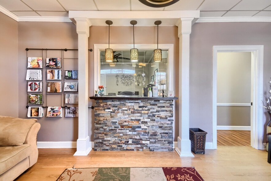 More Photos Of 130 Vann St, Marietta Office For Sale