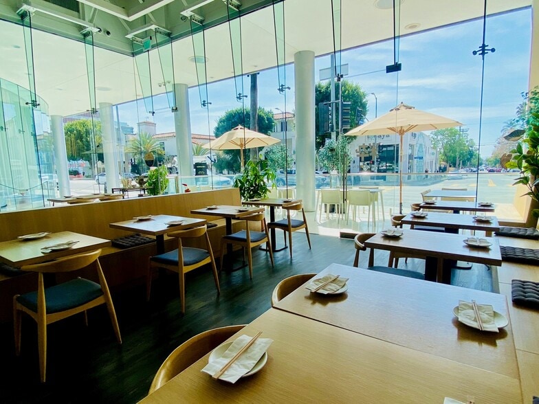 More Photos Of 6565 W Sunset Blvd, Hollywood Office For Lease