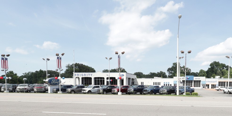 More Photos Of 7520 N Military Hwy, Norfolk Auto Dealership For Lease
