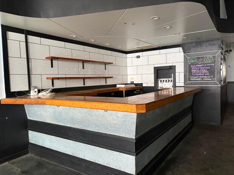 More Photos Of 40 N Hotel St, Honolulu Restaurant For Lease