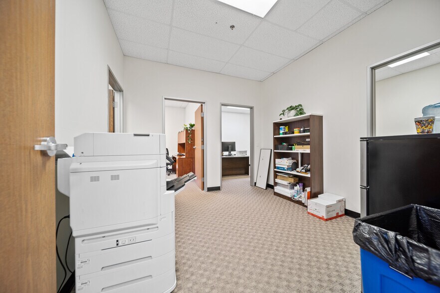 More Photos Of 28294-28310 Constellation Rd, Valencia Light Distribution For Sale