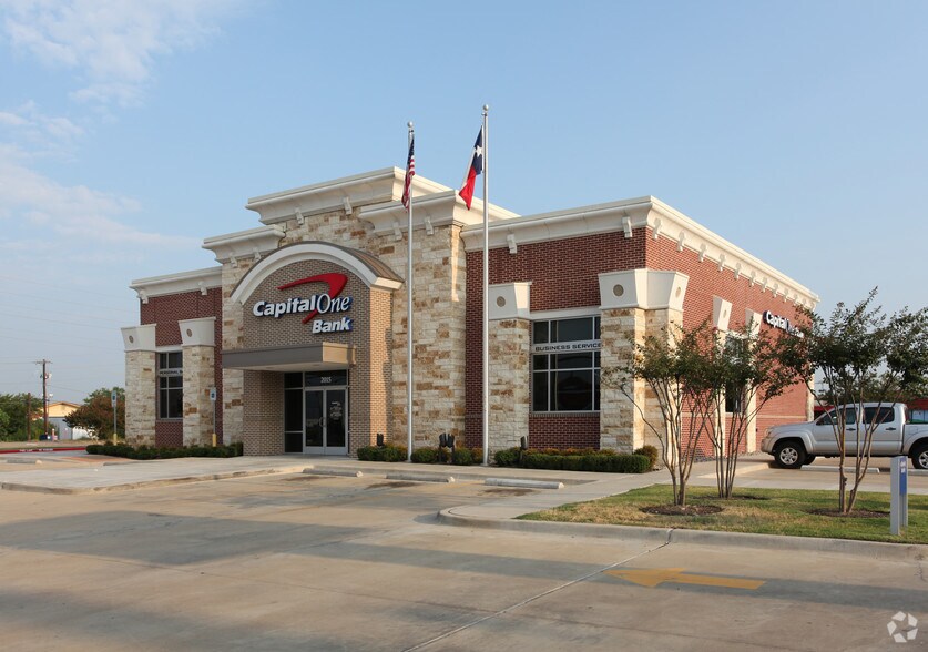 Primary Photo Of 2015 Northwest Hwy, Garland Bank For Sale
