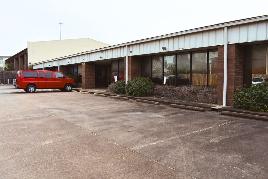 More Photos Of 2424 Hamilton St, Houston Medical For Lease