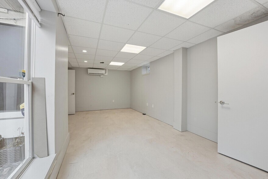 More Photos Of 190 University Dr, Amherst Office For Lease