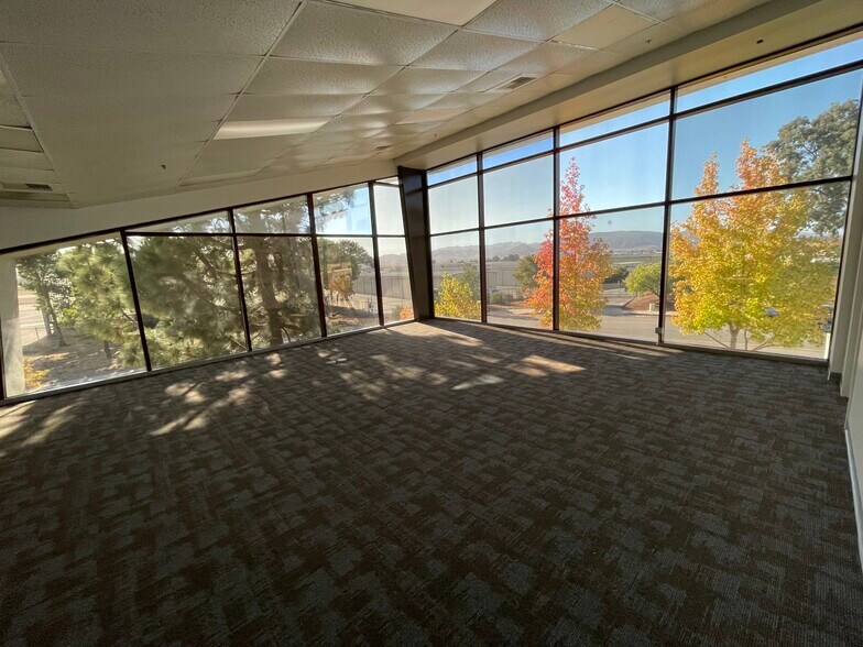 More Photos Of 805 Aerovista Pl, San Luis Obispo Loft Creative Space For Sale