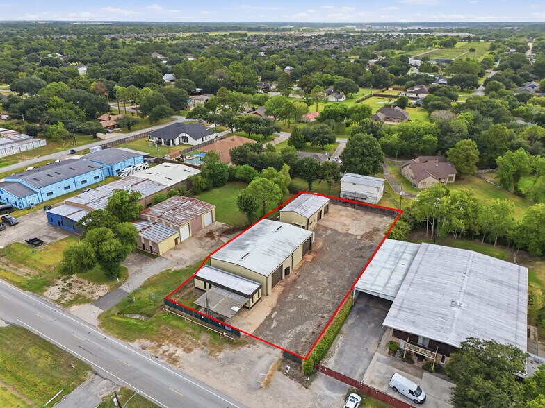 More Photos Of 2233 Garden Rd, Pearland Warehouse For Lease