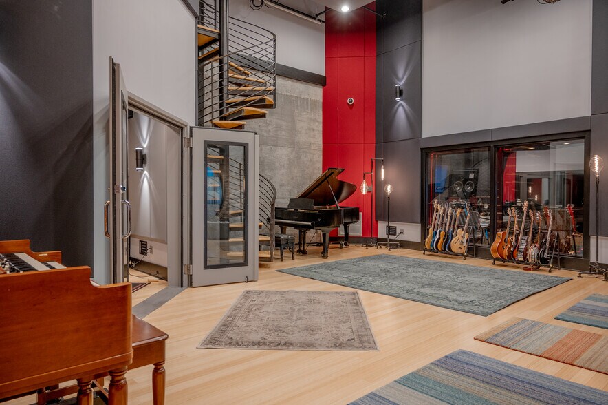 More Photos Of 3711 FM 484, Fischer Specialty For Sale