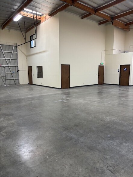 More Photos Of 11135 E Rush St, South El Monte Manufacturing For Lease