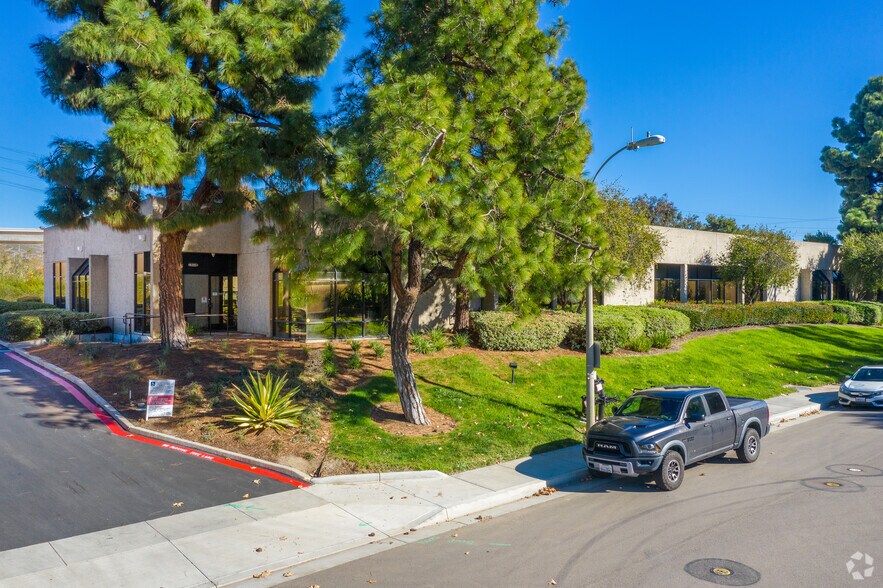 More Photos Of 11035 Roselle St, San Diego Research And Development For Lease