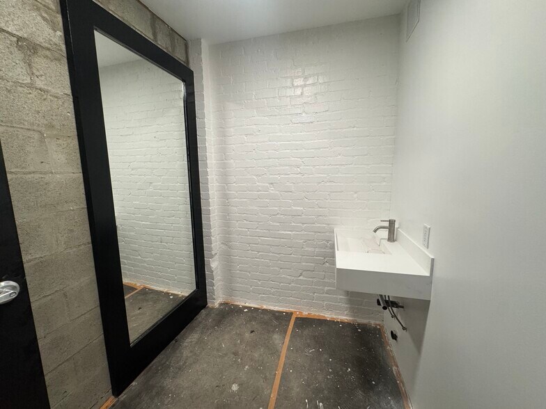 More Photos Of 1623 Nadeau St, Los Angeles Manufacturing For Lease