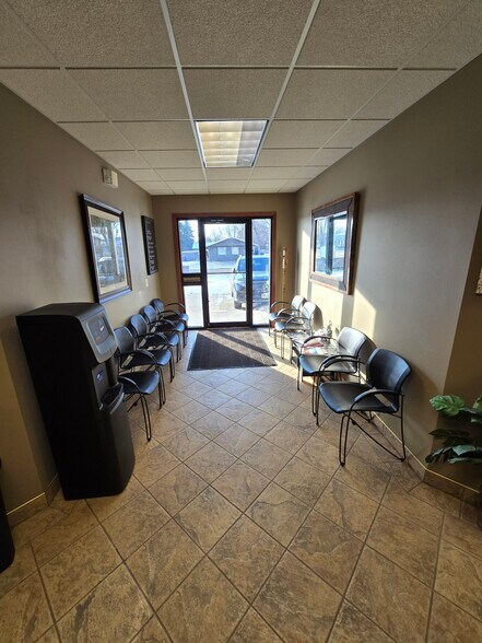More Photos Of 108 E 38th St, Sioux Falls Office Residential For Lease