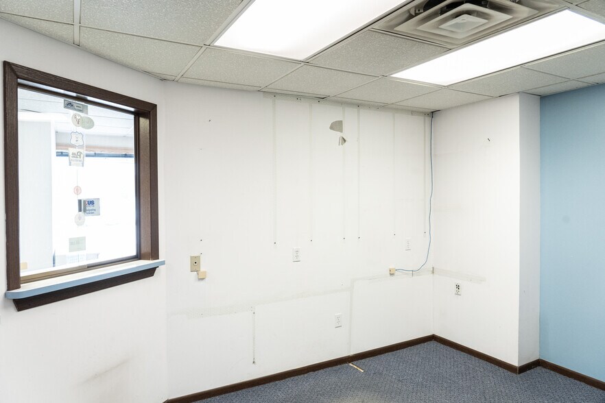 More Photos Of 218 Center Rd, Monroeville Freestanding For Lease