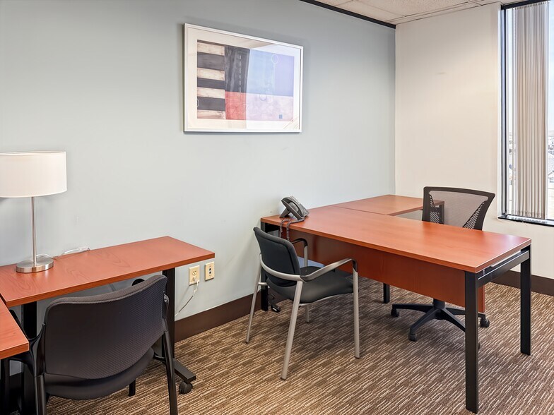 More Photos Of 15851 Dallas Pkwy, Addison Coworking Space