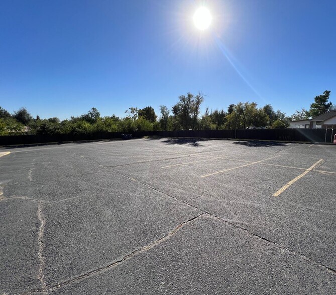 More Photos Of 3131 N MacArthur Blvd, Bethany Office For Lease