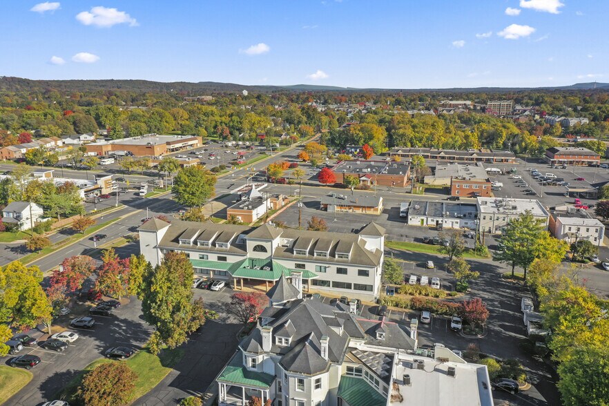 More Photos Of 602 S King St, Leesburg Office For Lease