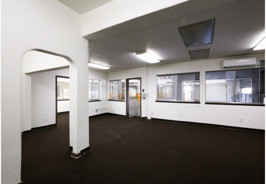 More Photos Of 1760 E 15th St, Los Angeles Warehouse For Sale