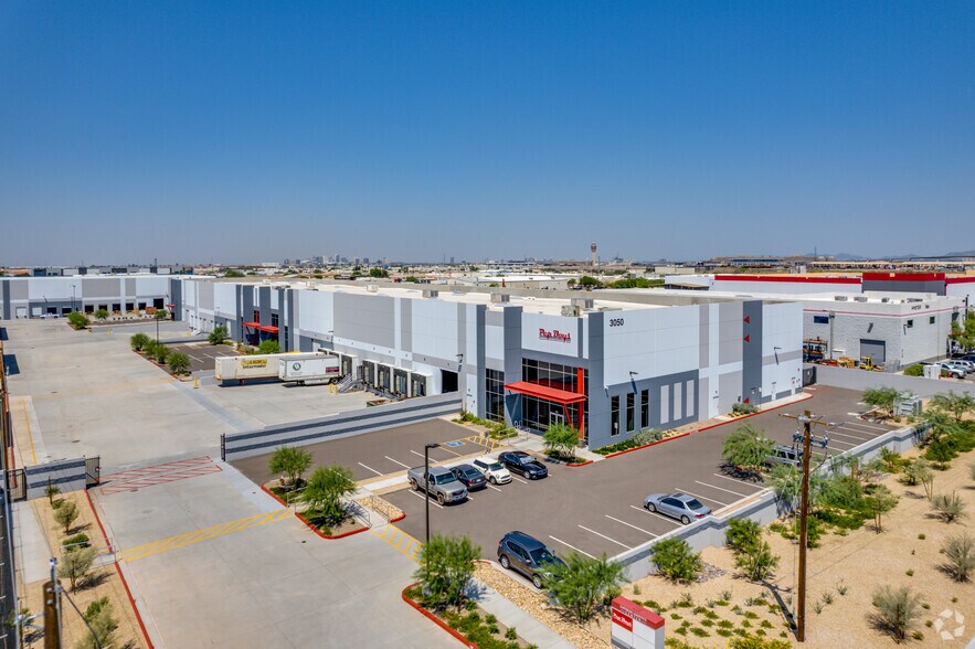 More Photos Of 4250 E Superior Ave, Phoenix Warehouse For Lease