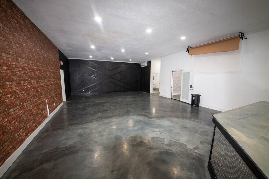 More Photos Of 4202 Canal St, Houston Freestanding For Lease