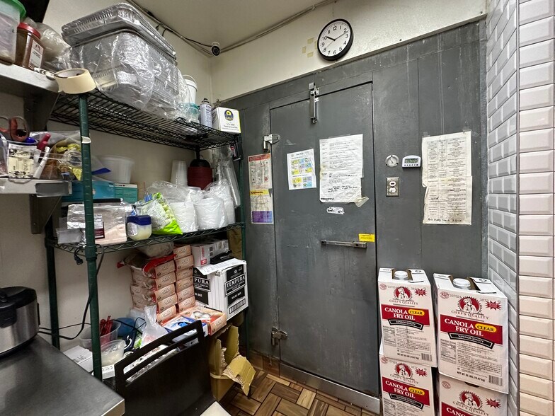 More Photos Of 2520-2540 S Azusa Ave, West Covina Storefront For Lease