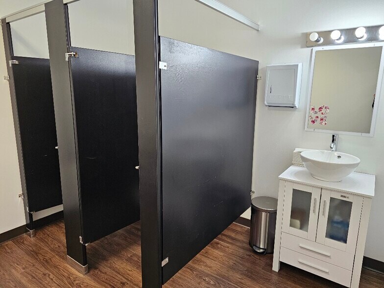 More Photos Of 2284-2294 E Main St, Bexley Medical For Lease