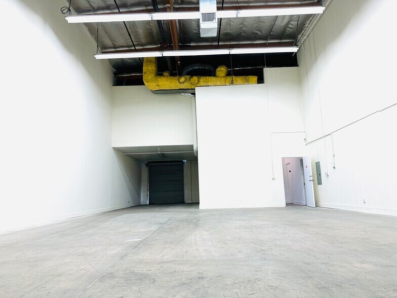 More Photos Of 5335-5355 McConnell Ave, Los Angeles Warehouse For Lease