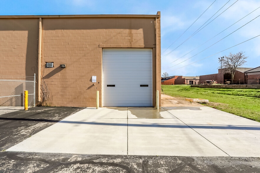 More Photos Of 2334 Production Dr, Indianapolis Warehouse For Lease