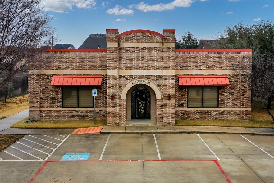 More Photos Of 820 Central Dr, Colleyville Office For Sale