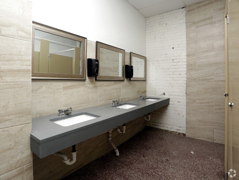 More Photos Of 3450 Salmon St, Philadelphia Warehouse For Lease