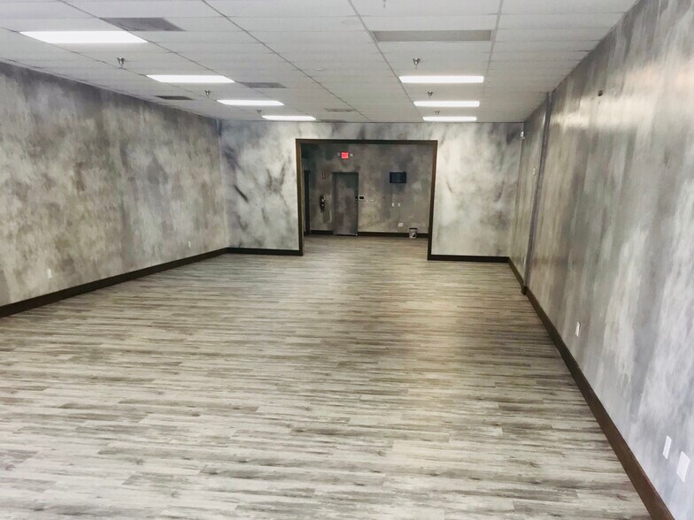 More Photos Of 14301 S Dixie Hwy, Miami Storefront For Lease