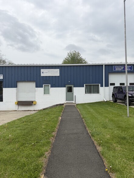 More Photos Of 126 S Turnpike Rd, Wallingford Warehouse For Lease