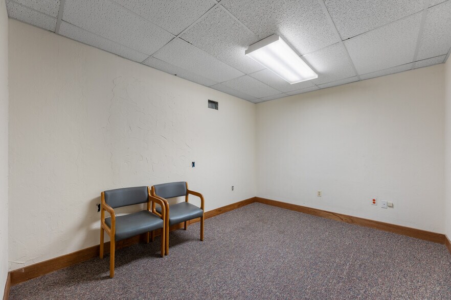 More Photos Of 84 Park Ave, Flemington Office For Lease