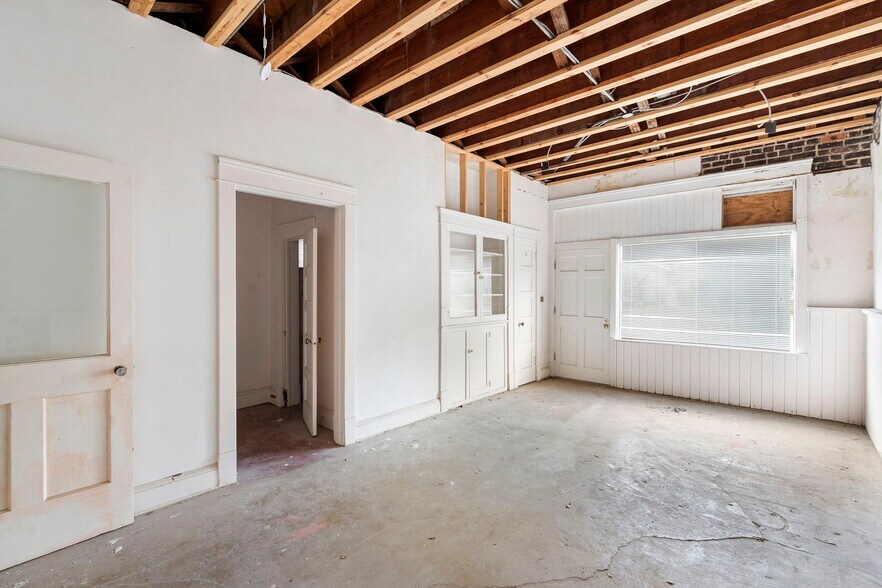 More Photos Of 204 Magnolia St, New Smyrna Beach Restaurant For Sale