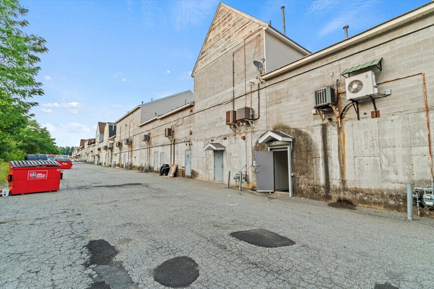 More Photos Of 1794 Bridge St, Dracut Storefront For Sale