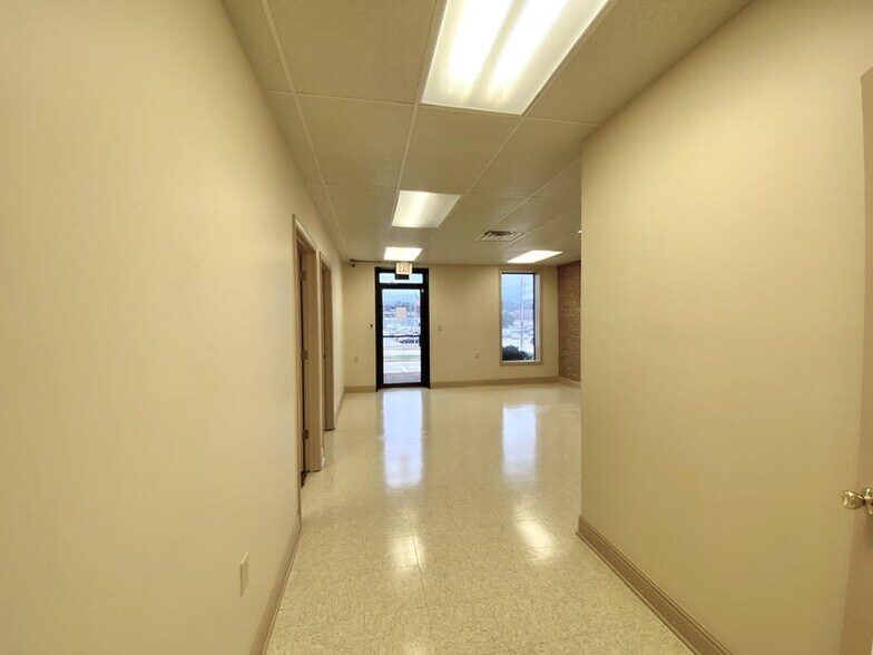 More Photos Of 1523-1529 Cliff Gookin Blvd, Tupelo Office For Lease