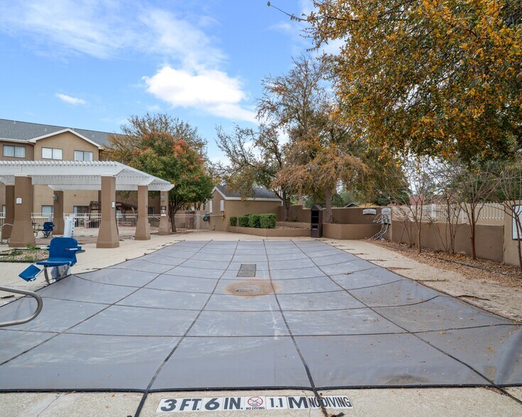 More Photos Of 2515 19th St, Lubbock Hotel For Sale