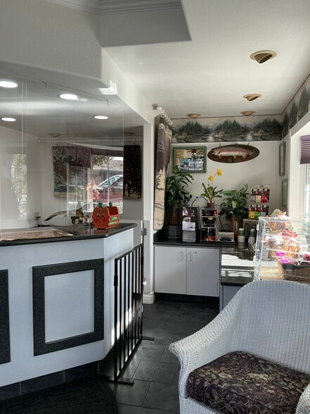 More Photos Of 333 Main St, Bridgeport Hotel For Sale