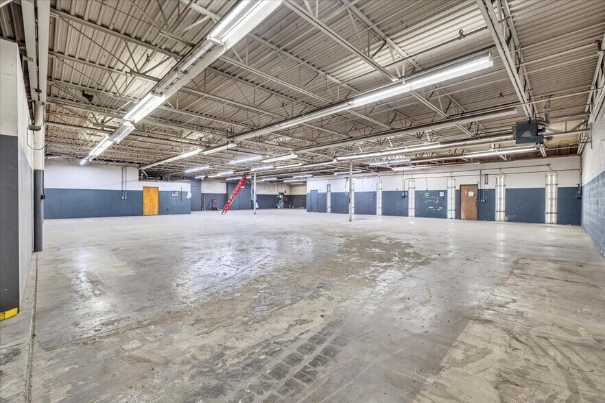 More Photos Of 650 Frith Dr, Ridgeway Manufacturing For Lease