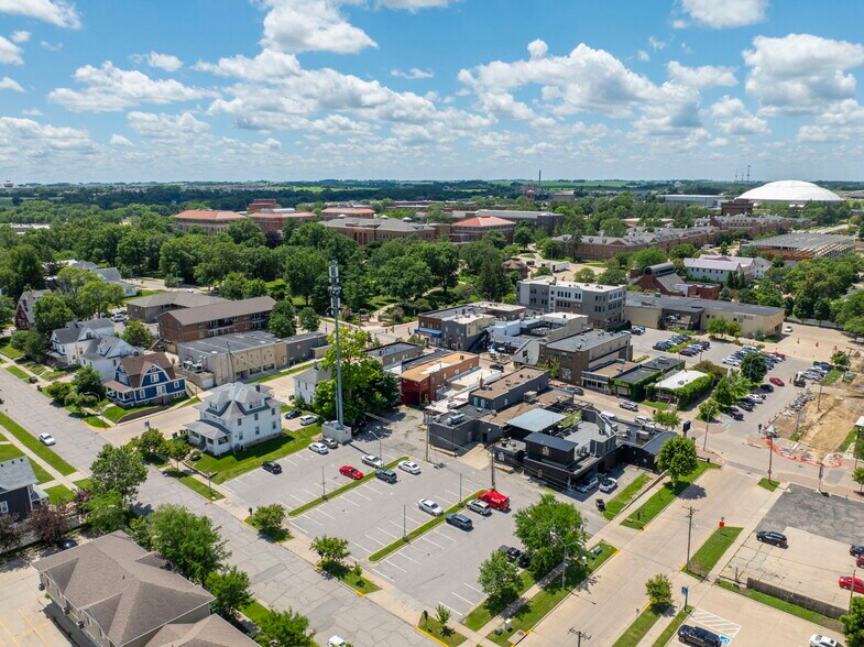 More Photos Of 2218 College St, Cedar Falls Storefront For Lease