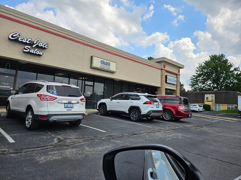 More Photos Of 9800-9810 Shelbyville Rd, Louisville Unknown For Lease